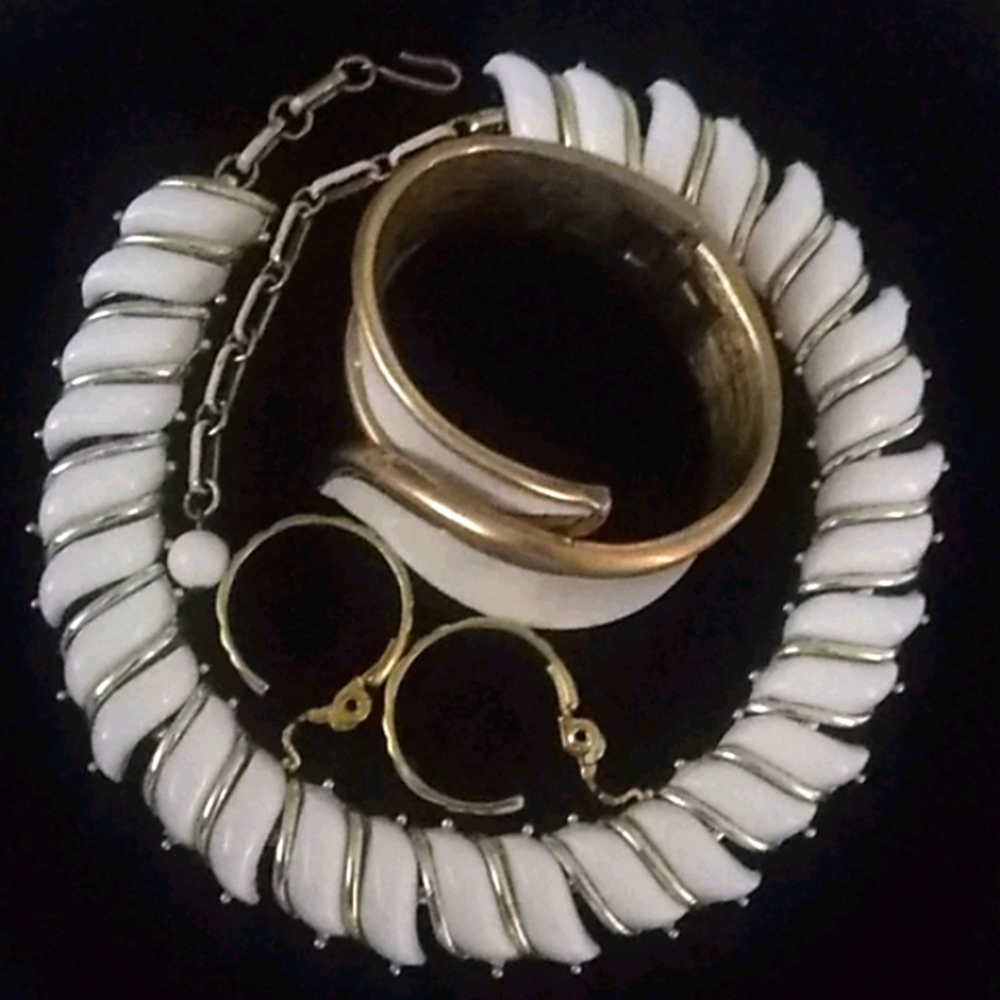 ✴️vtg milky white set - Picture 5 of 8